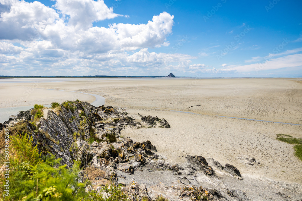 Vue sur le Mont Saint-Michel depuis la Pointe du Grouin du Sud Vue sur le Mont Saint-Michel depuis la Pointe du Grouin du Sud