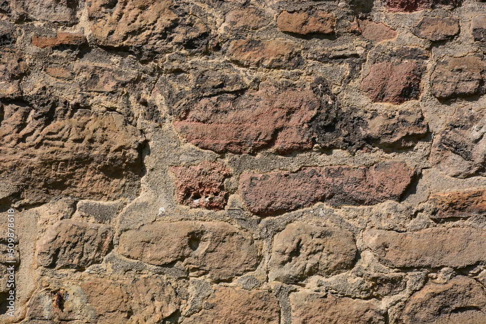 Wall made of reddish stones of irregular form