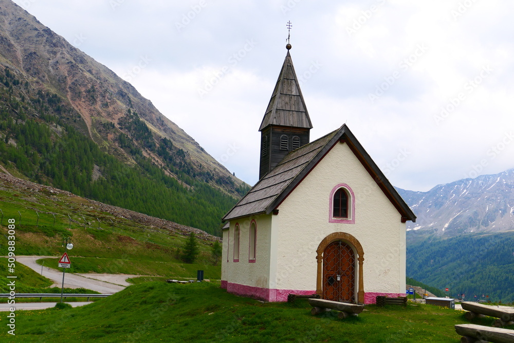 Kirche in den südtiroler Alpen