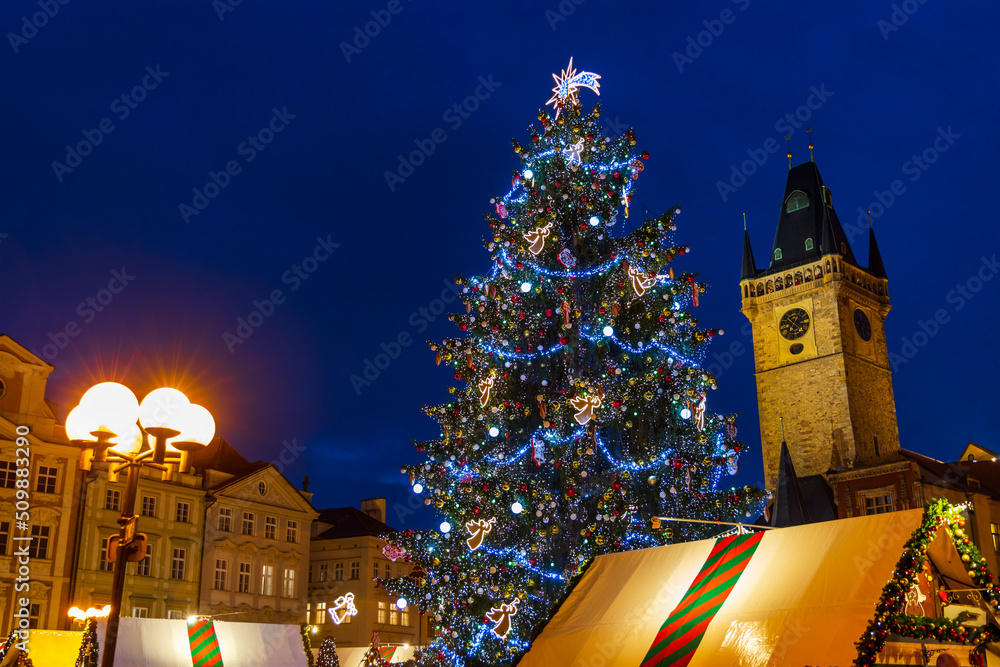 Naklejka premium Christmas tree on Old Town Square in Prague, Czech Republic