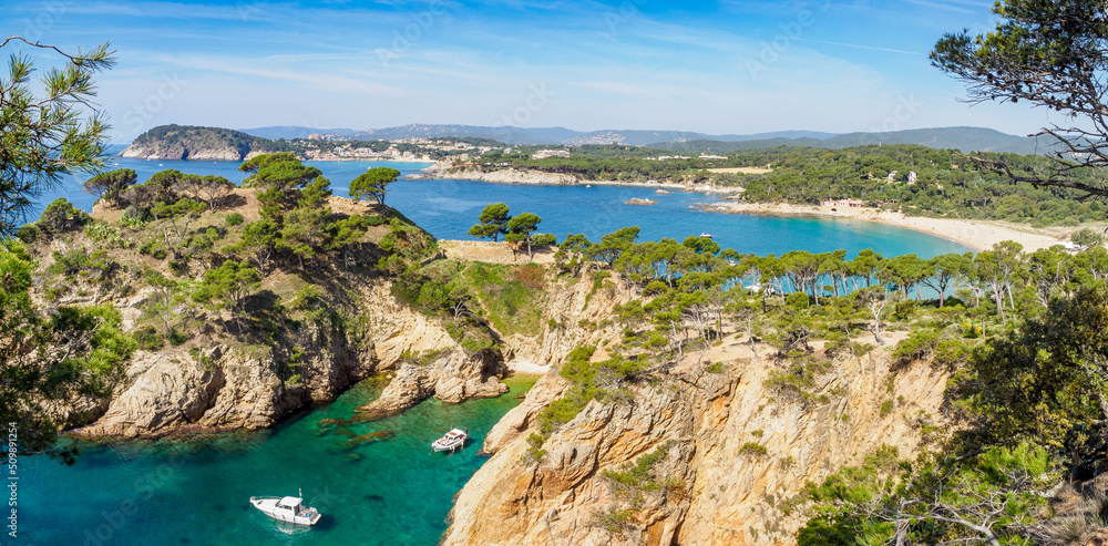 View of coast and beaches with emerald green water near Palamos, Catalonia - obrazy, fototapety, plakaty 