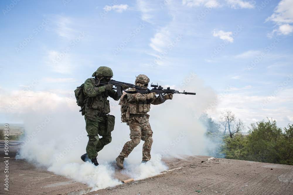 Fototapeta premium Military soldiers carry out a sweep on the roof of a building
