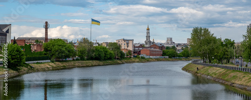 Fotografia Kharkiv embankment of the Lopan River in the city center