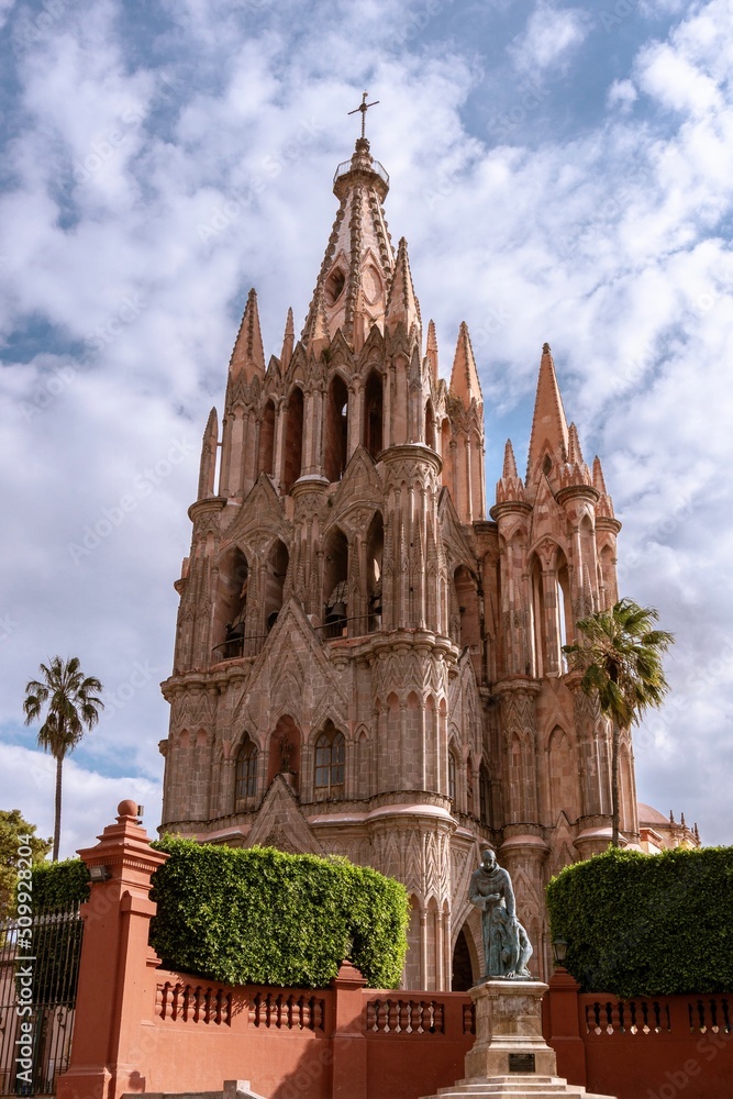 Fototapeta premium Majestuosa catedral de San Miguel de Allende Guanajuato