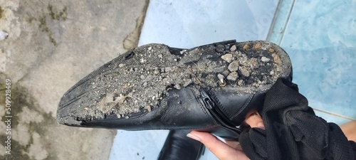 Εκτύπωση καμβά loafers shoes whose soles are melted and the base is attached to a stone that is