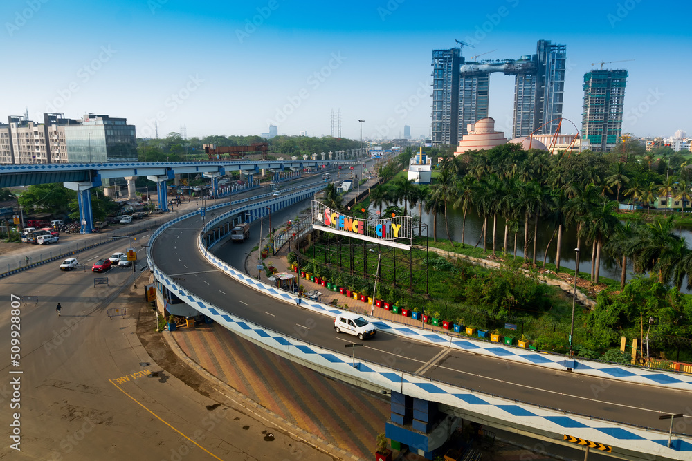 Fototapeta premium Kolkata, West Bengal, India - January 1st 2016 : Parama Island flyover, popularly known as Ma or Maa flyover is a 4.5 kilometer long flyover in Kolkata.. From Alipore to E.M. Bypass of Kolkata.