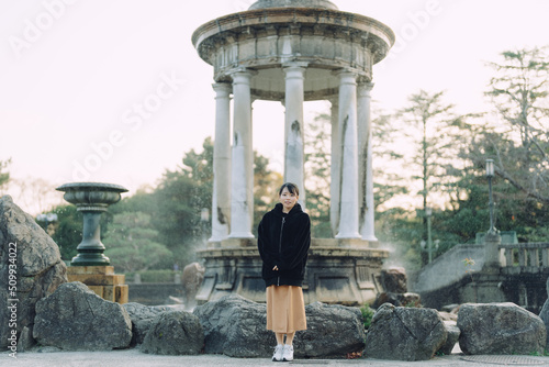 愛知県名古屋市の鶴舞公園を散歩している若い女性 Young woman walking in Tsurumai Park, Nagoya, Aichi, Japan. photo