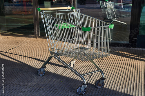Cart for grocery products standing near the entrance to the supermarket on the street © Евгений Порохин