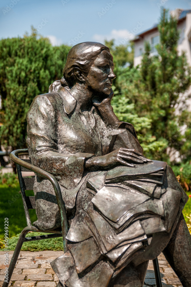 statue of a person Agnieszka Osiecka