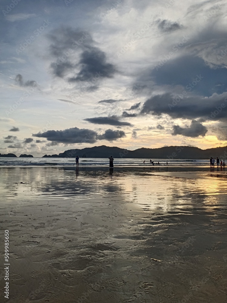 Obraz premium sunset on the beach