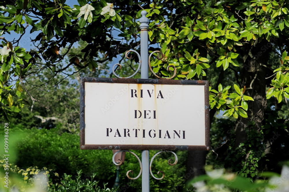Riva dei Partigiani. (Rivage des Partisans) Plaque de nom de rue. Venise. Italie.