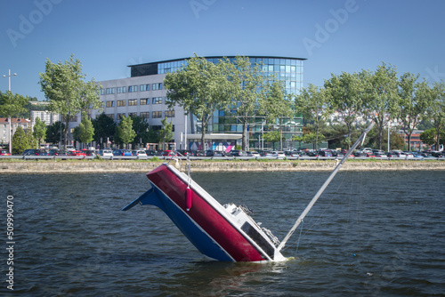 Bateau qui coule photo