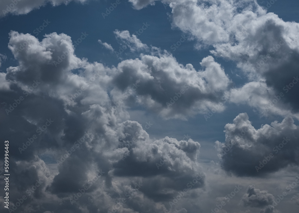 Obraz premium dramatic blue sky with clouds background