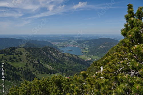 Wanderung in Bayern mit Blick auf den Schliersee © TravelPOIs