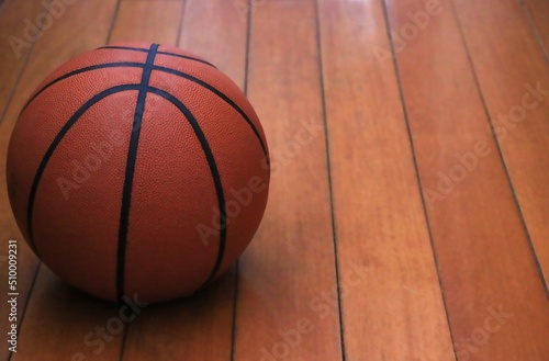 床とバスケットボール © pote