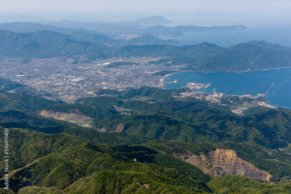 Fototapeta premium 福井県の敦賀湾付近を空撮
