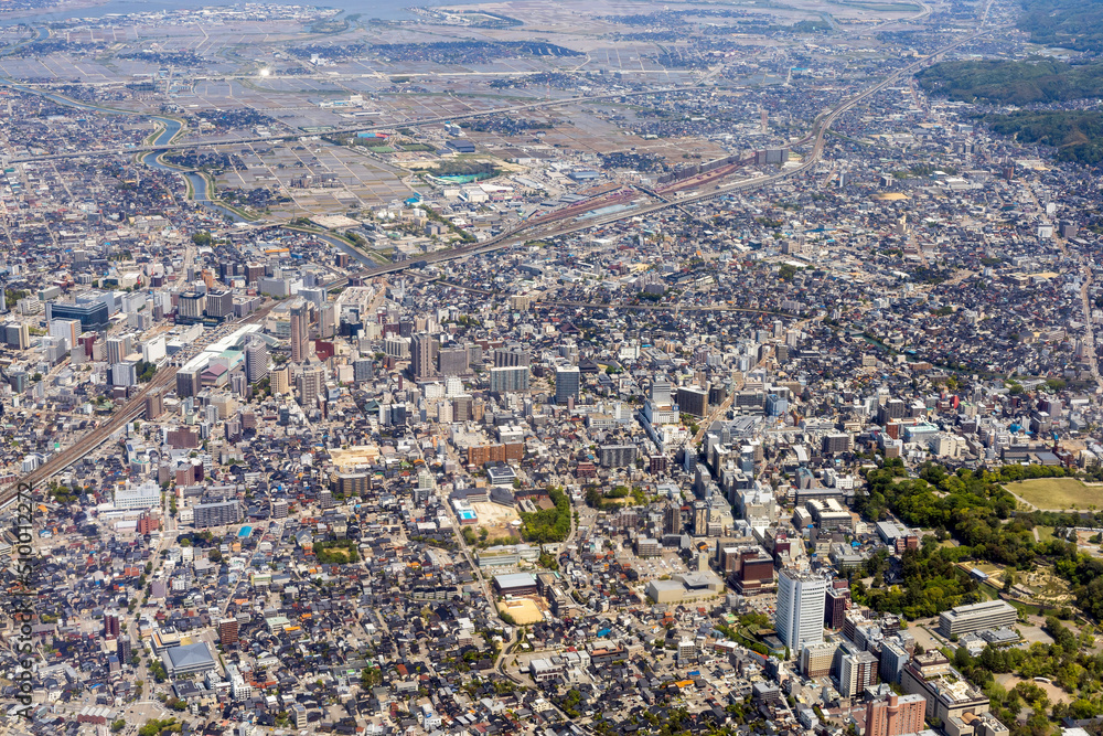 金沢市長町上空から金沢駅方向を空撮