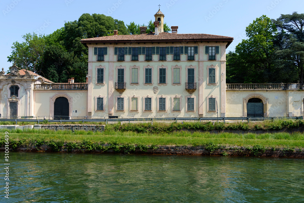 Historic buildings along the Naviglio Grande at Cassinetta di Lugagnano