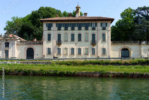 Historic buildings along the Naviglio Grande at Cassinetta di Lugagnano © Claudio Colombo