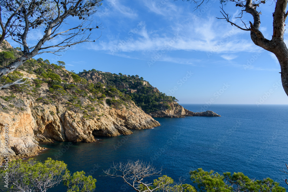 Naklejka premium Cliffs with caves in Tossa de Mar, Catalonia
