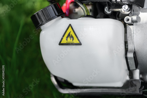 Fuel tank for petrol trimmer with flammable sign