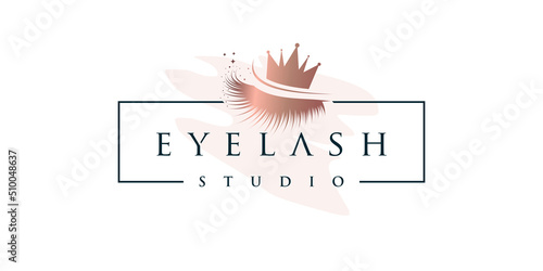 Eyelashes icon logo design with beauty queen element style Premium Vector