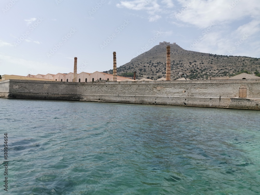 La magnifica Sicilia! I migliori paesaggi ed i monumenti di: Palermo, Cefalù, Morreale, San Vito lo Capo, Trapani, Erice, Sciacca, Agrigento, le Saline, Siracusa, Etna e Taormina.