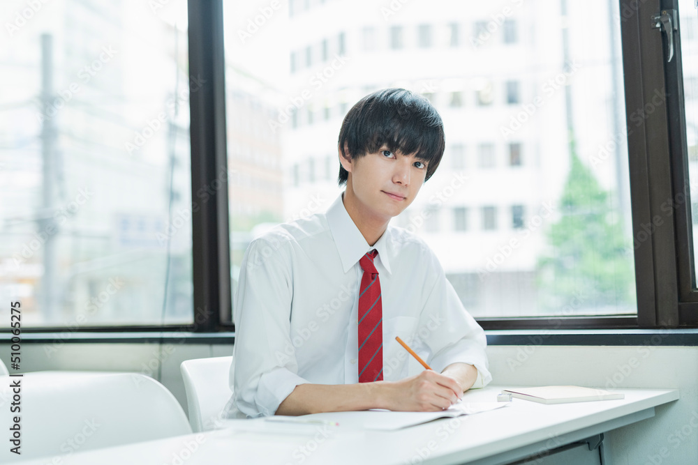 予備校 男子高校生 笑顔 予備校 男子高校生 笑顔