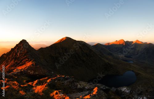 Fototapeta Naklejka Na Ścianę i Meble -  Scenic Kerry mountains in amazing light condition