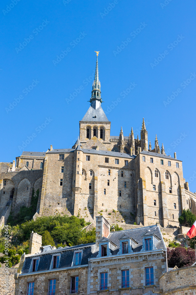 Clocher de l'Abbaye du Mont Saint-Michel depuis le contrebas