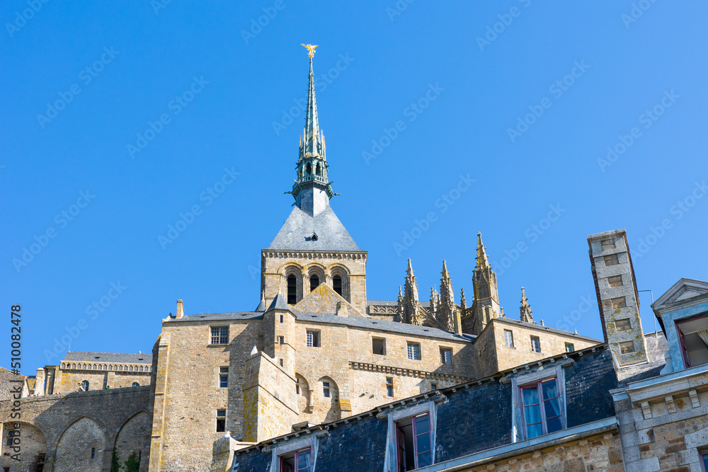 Clocher de l'Abbaye du Mont Saint-Michel depuis le contrebas