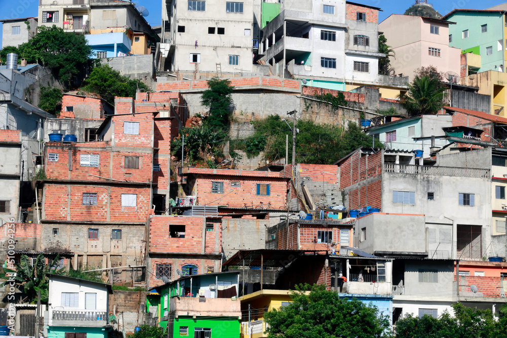 Set of houses on the slopes of the hill