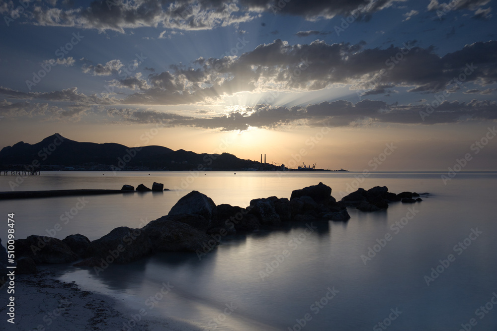 Sonnenaufgang am Strand von Alcudia, Mallorca, Spanien