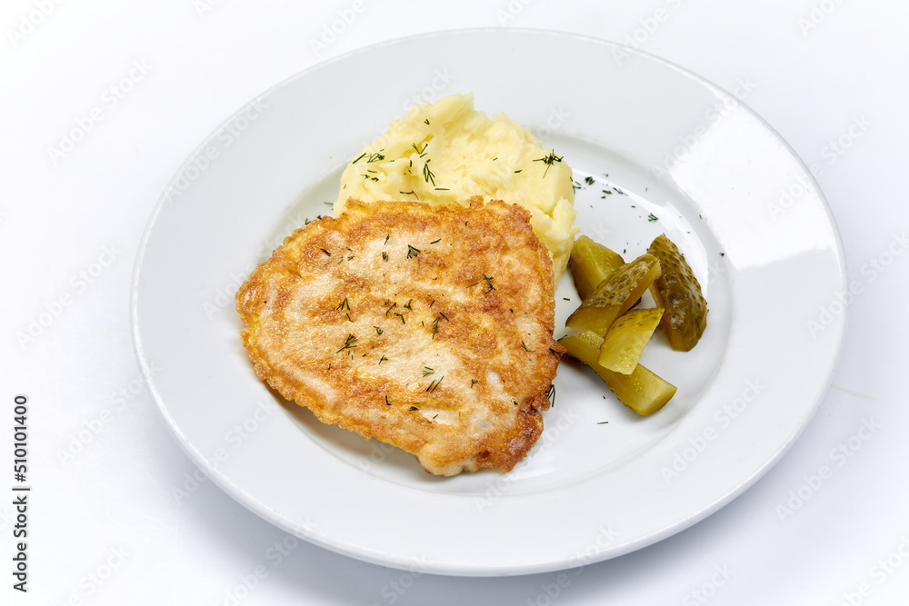 chicken with mashed potato and vegetables