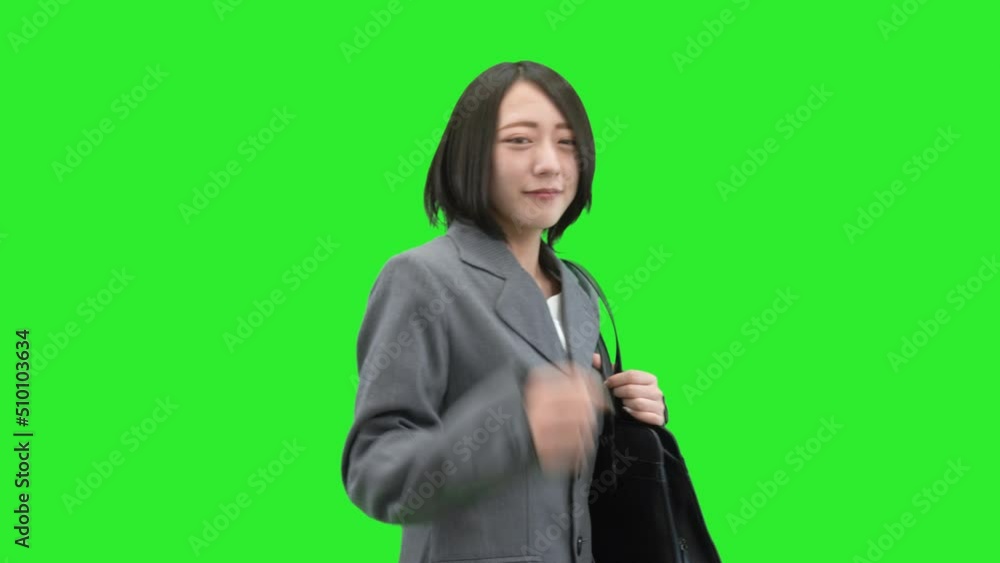 歩くビジネスウーマン ガッツポーズ クロマキー 合成素材 歩くビジネスウーマン ガッツポーズ クロマキー 合成素材
