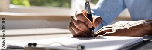 Obraz na płótnie Man Hands Writing On Clipboard With Pen