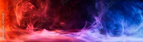 Fotografia Dramatic smoke and fog in contrasting vivid red, blue, and purple colors