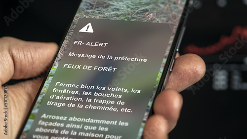 Fotografía Alerte feu de forêt, incendies, message de la préfecture sur mobile