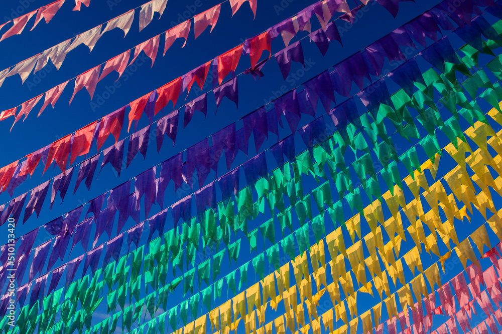 Fototapeta premium bandeiras coloridas decorativas de festa junina no brasil