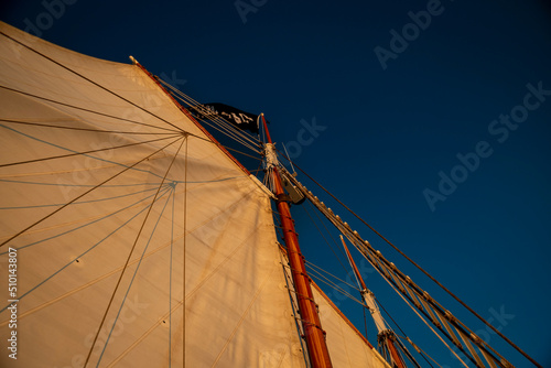 Obraz na plátně Sails at sunset