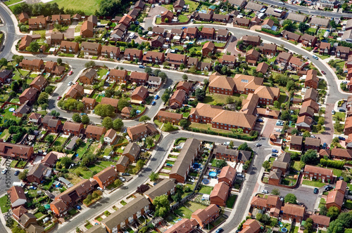 Foto Suburban semi detached housing in Merseyside in Thornton suburb between NW Liverpool and Formby, Merseyside, England