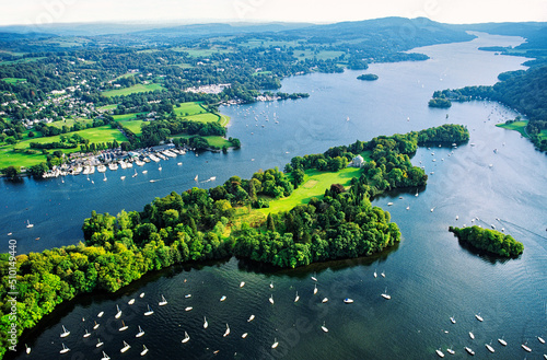 Obraz na płótnie Lake Windermere in the Lake District National Park, Cumbria, England. Aerial south over Belle Isle. w salonie
