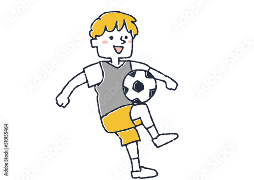 サッカーをしている男の子　体を動かし元気よく遊ぶ子供たち