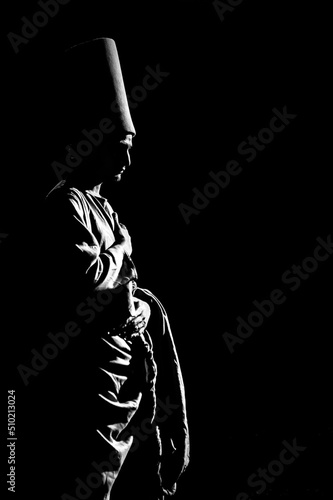 Fotografía Sufism - An artistic black and white silhouette portrait of a Sufi dancer