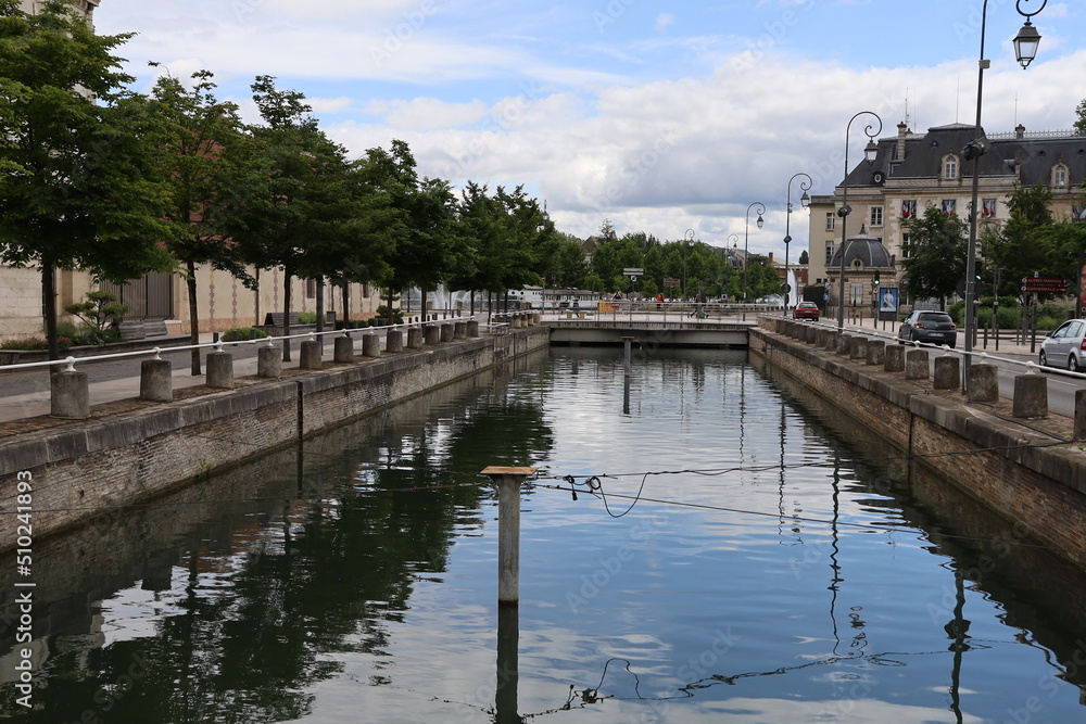 Le canal du Trevois, ville de Troyes, département de l'Aube, France