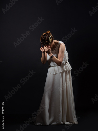 Obraz na plátně The heroine of an ancient tragedy in grief and loss