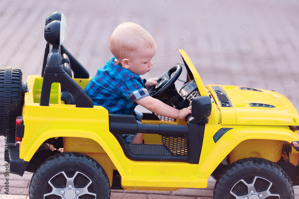 child driver electric car attraction SUV small child driver electric car attraction SUV small
