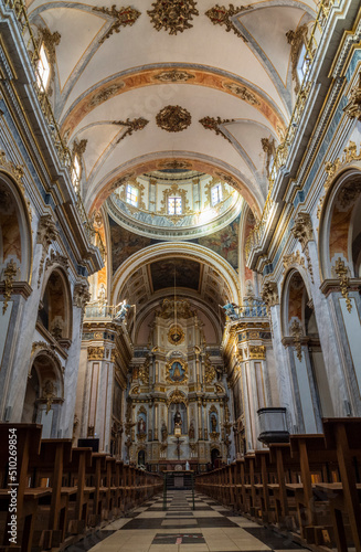Interior de la  iglesia de Cheste (Valencia-España) © @CMG_IG