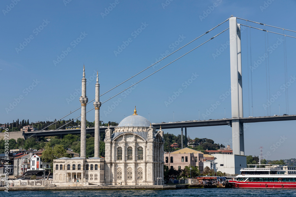 Naklejka premium Bridge over the Bosphorus
