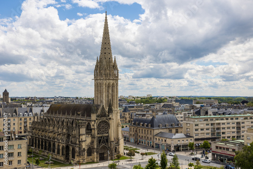 Église Saint-Pierre de Caen depuis le Château de Caen © Ldgfr Photos
